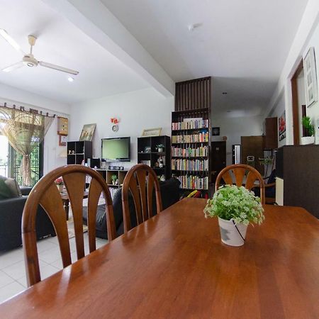 Poni Homestay Muara Eksteriør bilde