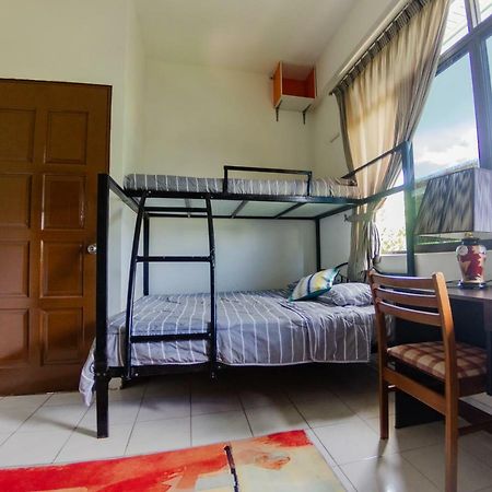 Poni Homestay Muara Eksteriør bilde